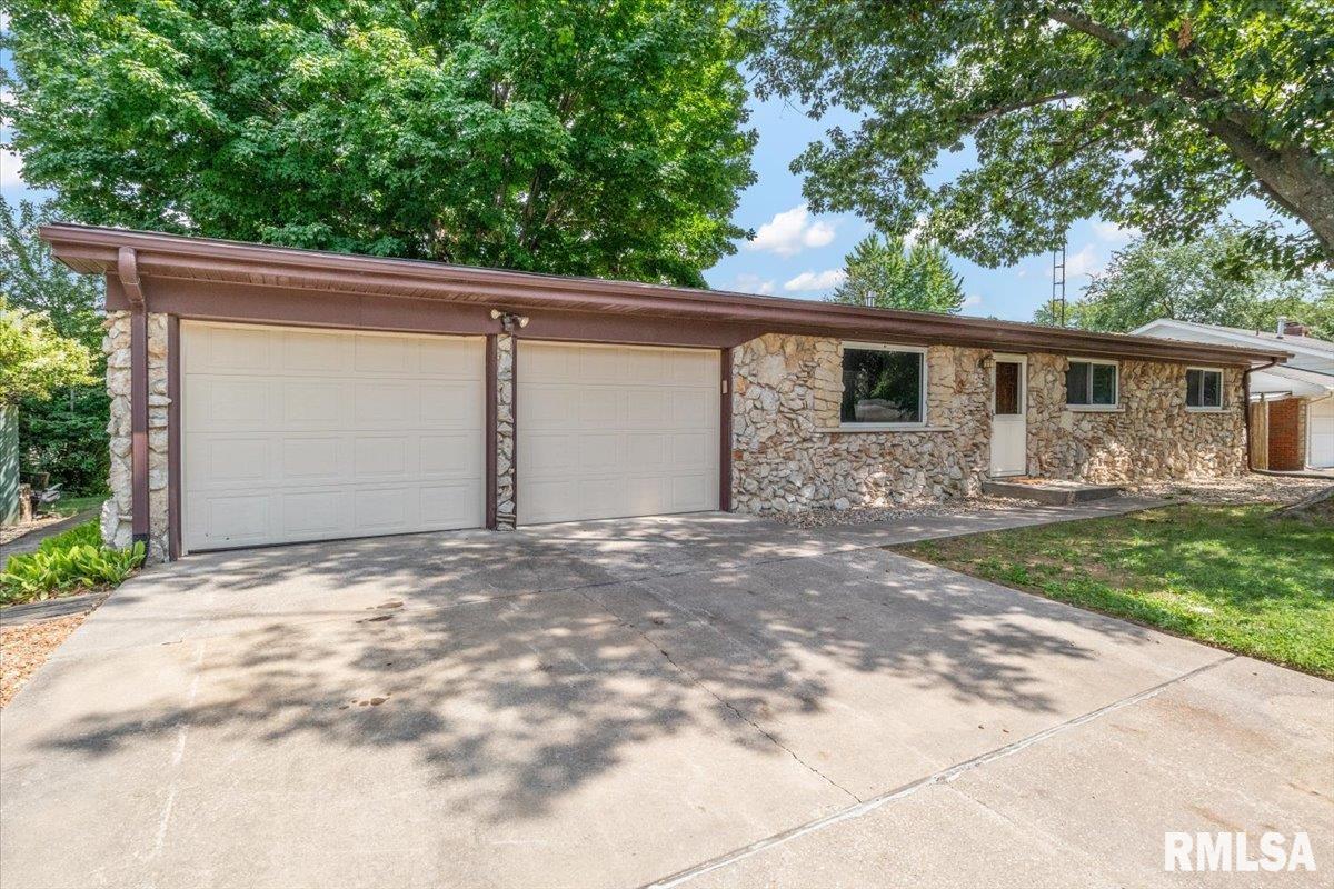 34 Royal Road Springfield, IL 62702 - Photo 3 of 45