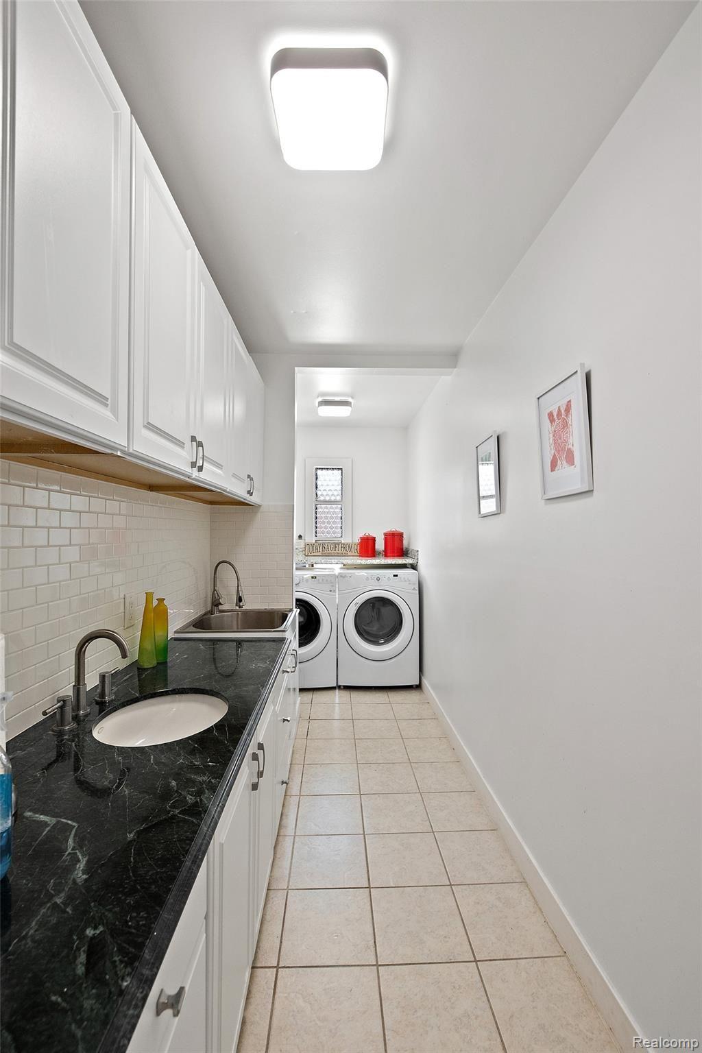 638 Abbey Court Rochester, MI 48307 - Photo 18 of 40 638 Abbey Ct-26.jpg