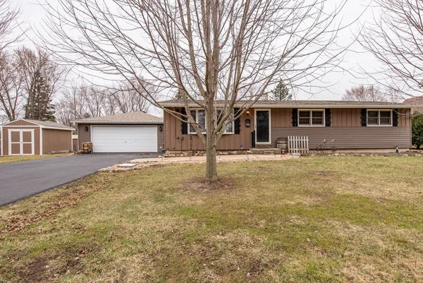 $249,000 | 22171 West Pineview Drive, Antioch, IL 60002