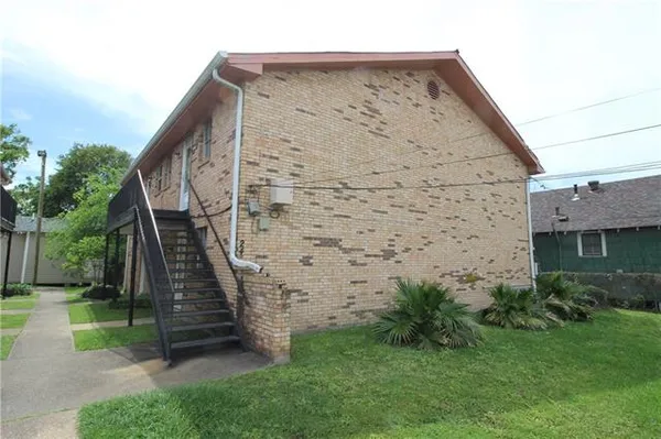 $1,375 | 24 Hickory Avenue, Unit C, Harahan, LA 70123