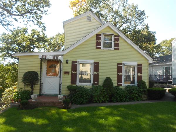 26 Hillcrest Road Waltham, MA 02451 - Photo 1 of 2