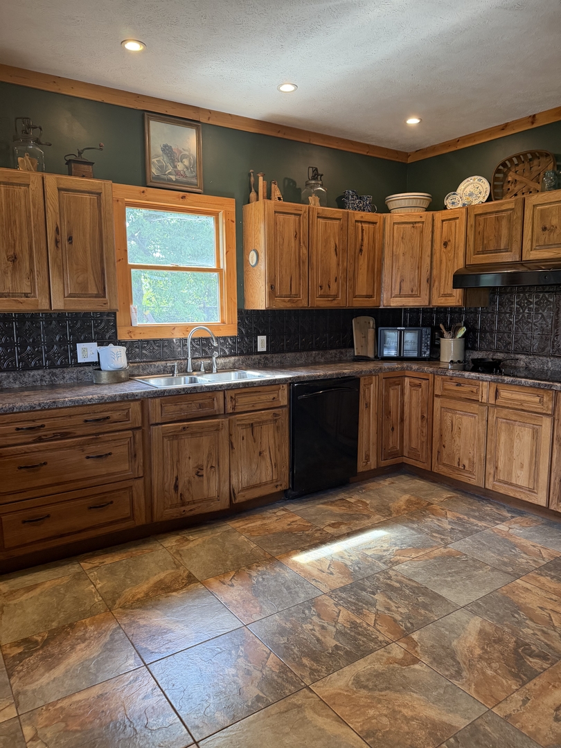 13820 Shiloh Cemetery Road Whittington, IL 62897 - Photo 4 of 5 Gallery Image 4