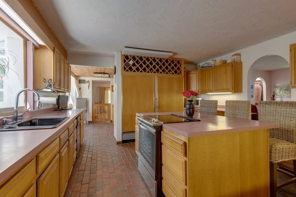 7 Standish Way Canton, MA 02021 - Photo 5 of 16 Gallery Image 5