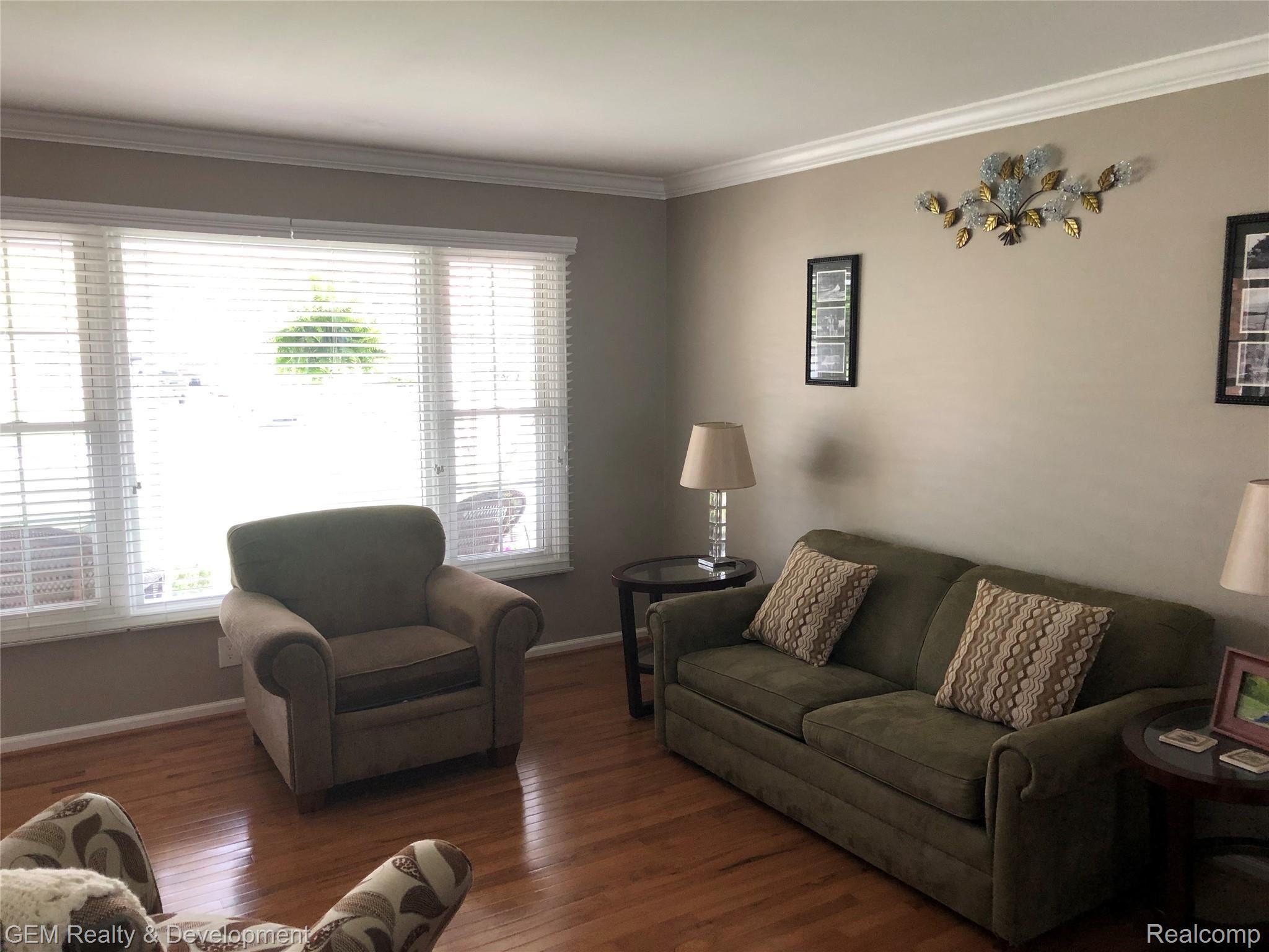 18810 Gill Road Livonia, MI 48152 - Photo 7 of 43 IMG_5316.jpeg
