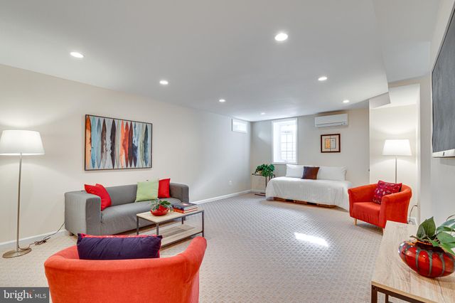 a view of a yard with a house