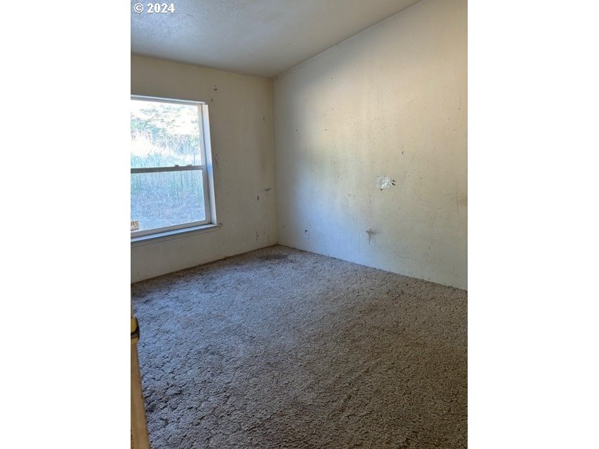 1821 Southwest 44th Street Pendleton, OR 97801 - Photo 13 of 34 a view of room with a window