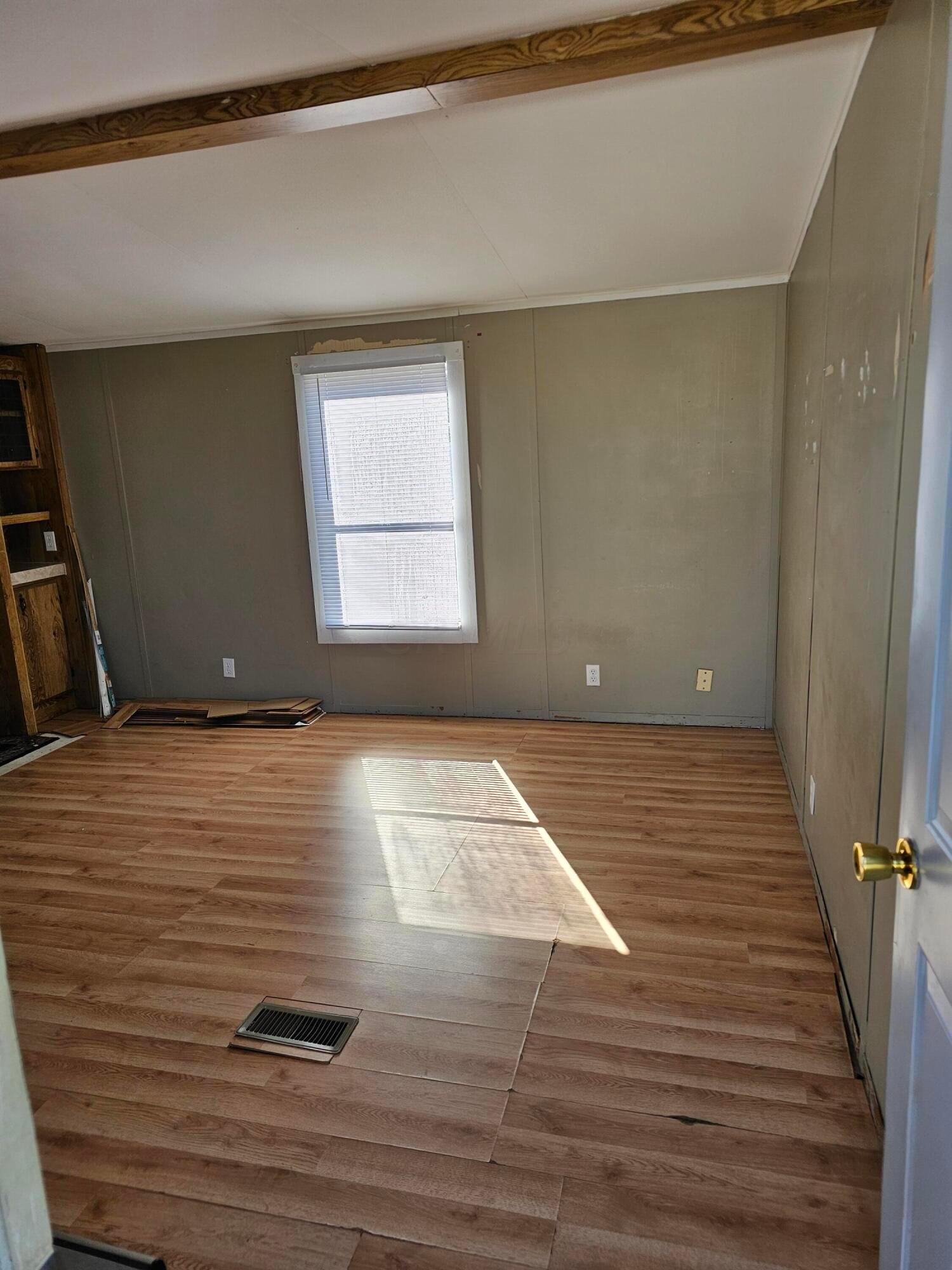 668 Coachman Road, Unit 195 Mansfield, OH 44905 - Photo 7 of 25 Livingroom