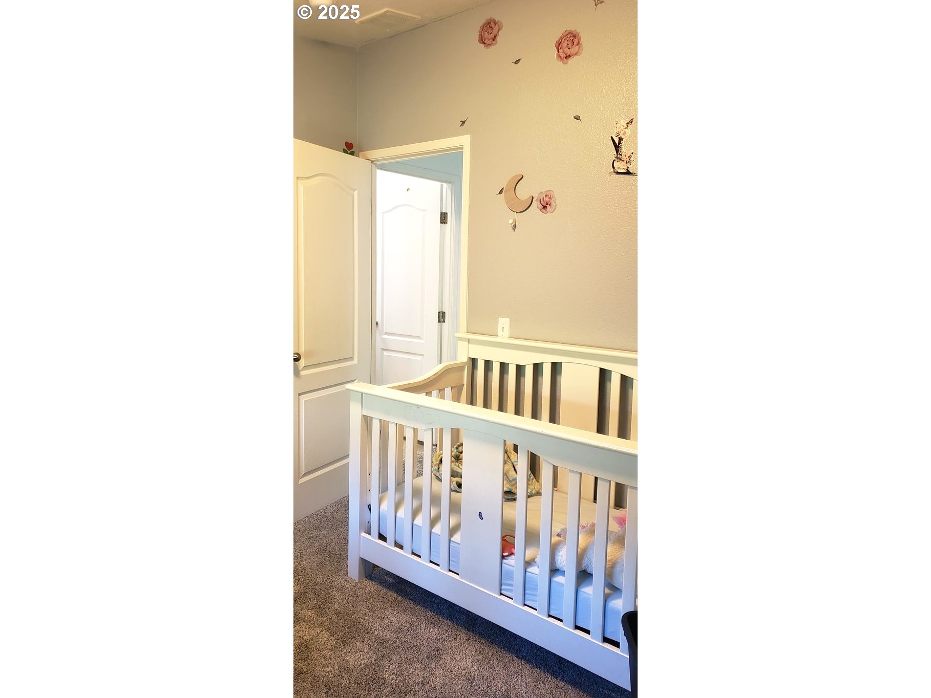 661 D Street Elkton, OR 97436 - Photo 20 of 28 a view of a hallway with windows