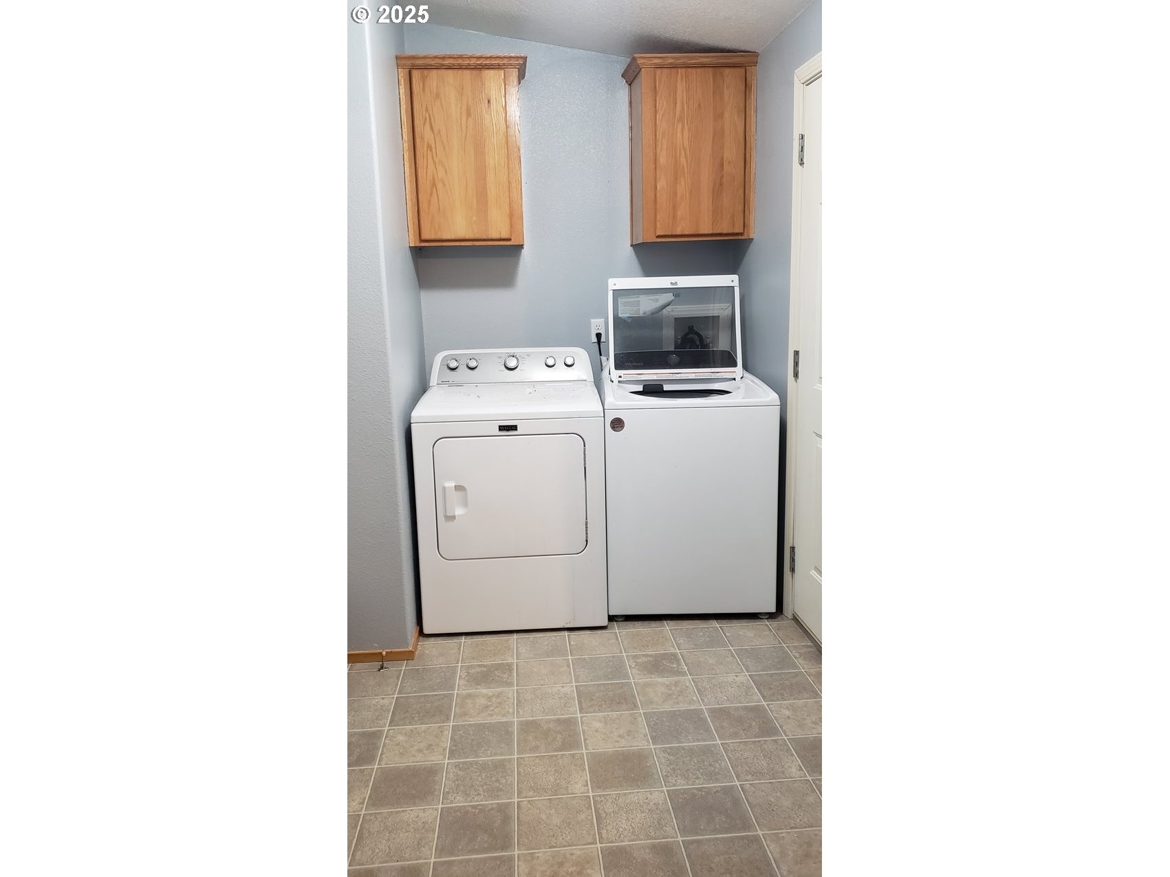 661 D Street Elkton, OR 97436 - Photo 22 of 28 a utility room with dryer and washer
