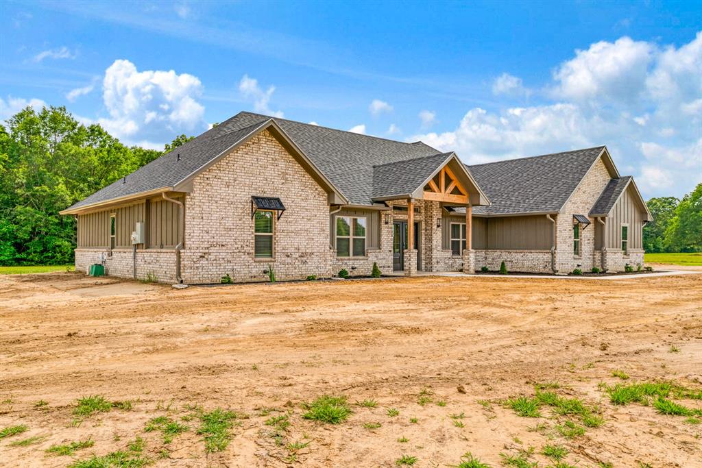 250 Private Road Blossom, TX 75416 - Photo 4 of 34