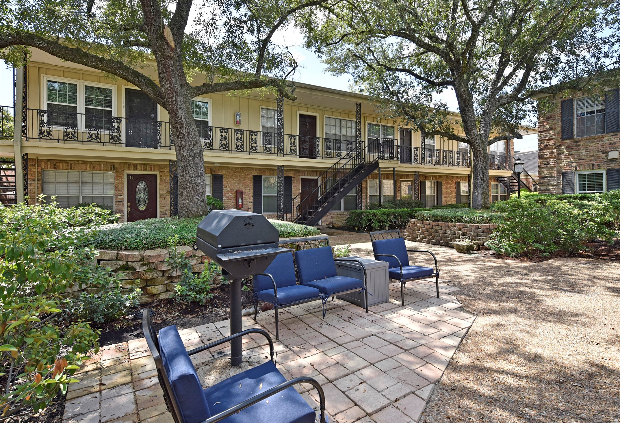 3224 Timmons Lane, Unit 112 Houston, TX 77027 - Photo 6 of 30 a view of a house with backyard porch and sitting area