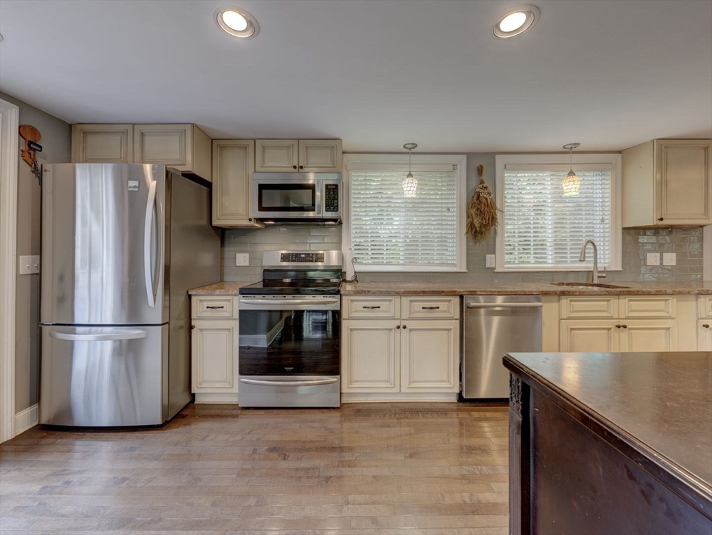 33-36 Overlook Road Holland, MA 01521 - Photo 9 of 38