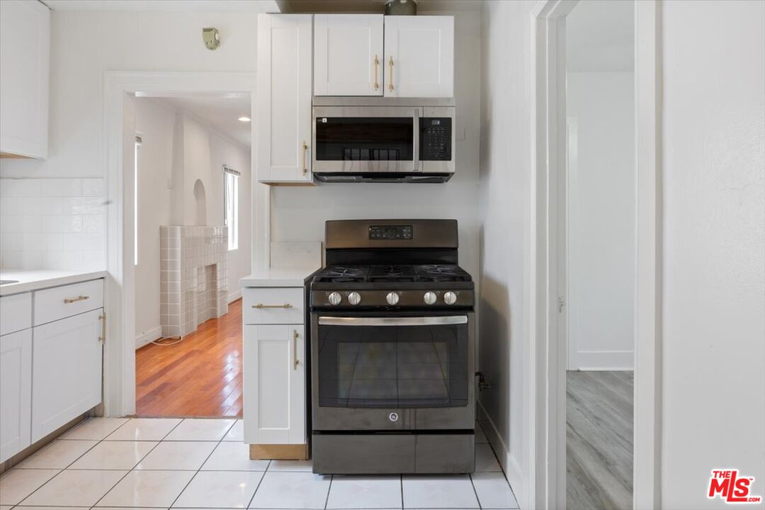 2840 South Mansfield Avenue Los Angeles, CA 90016 - Photo 14 of 50 a kitchen with a stove and a microwave