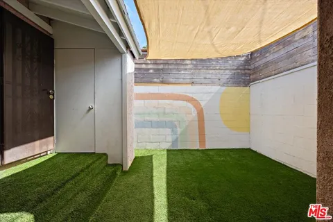 a view of back yard of the house