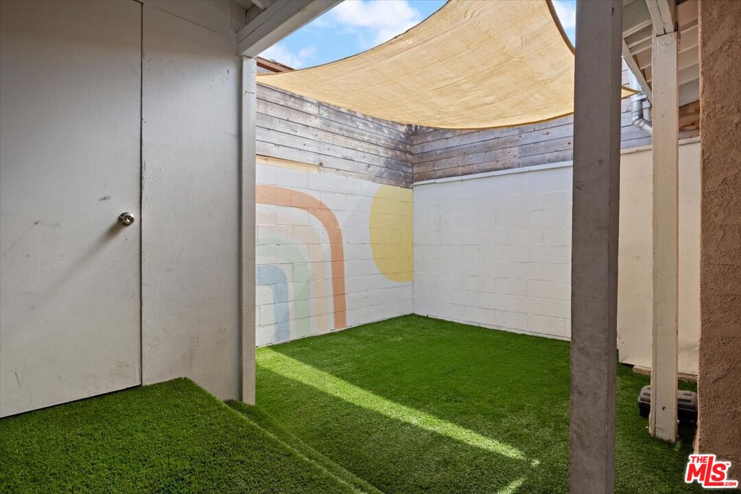 2840 South Mansfield Avenue Los Angeles, CA 90016 - Photo 35 of 50 a view of yard from entertaining space