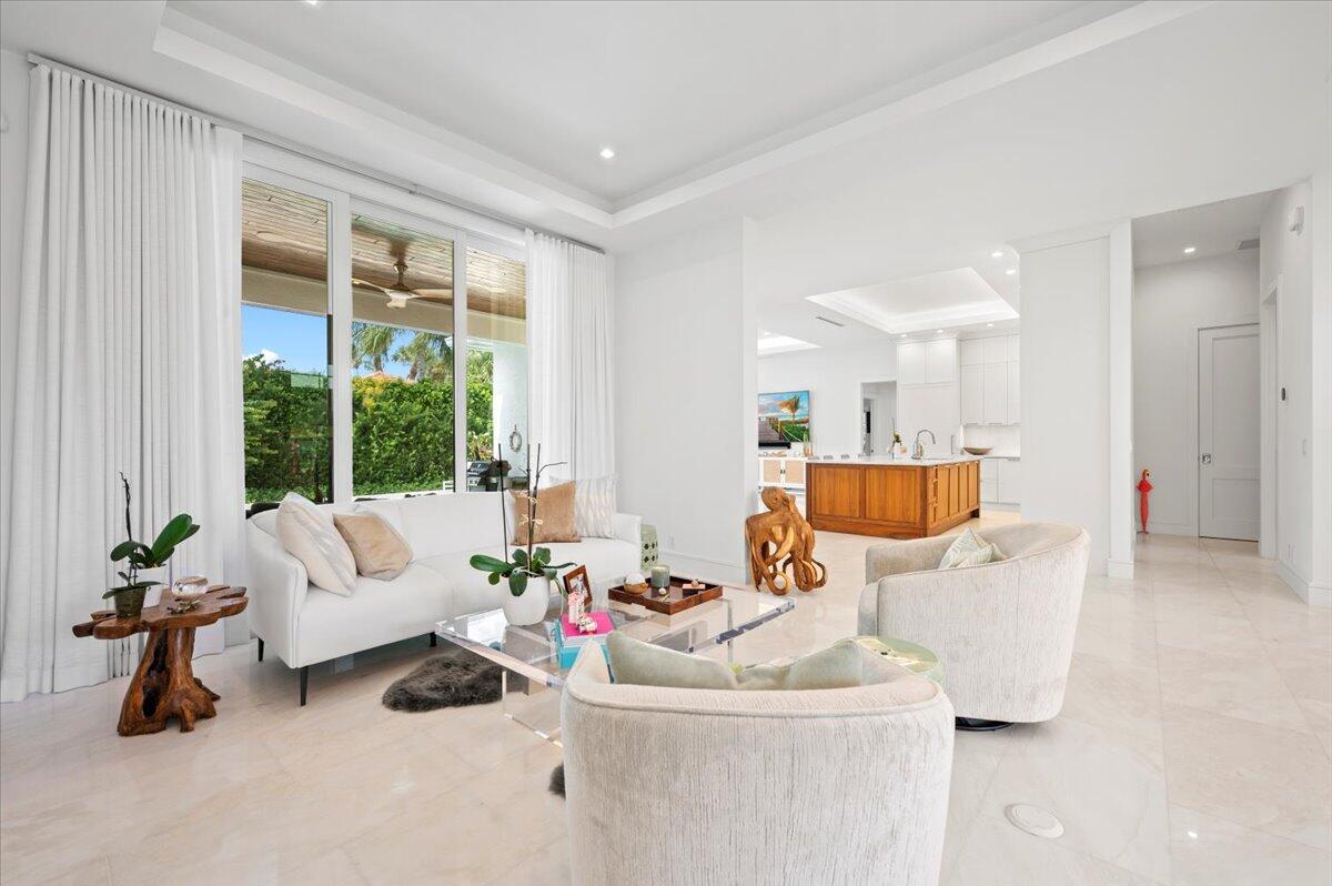 160 Beacon Lane Jupiter Inlet Colony, FL 33469 - Photo 11 of 56 18-LUX4220.jpg1