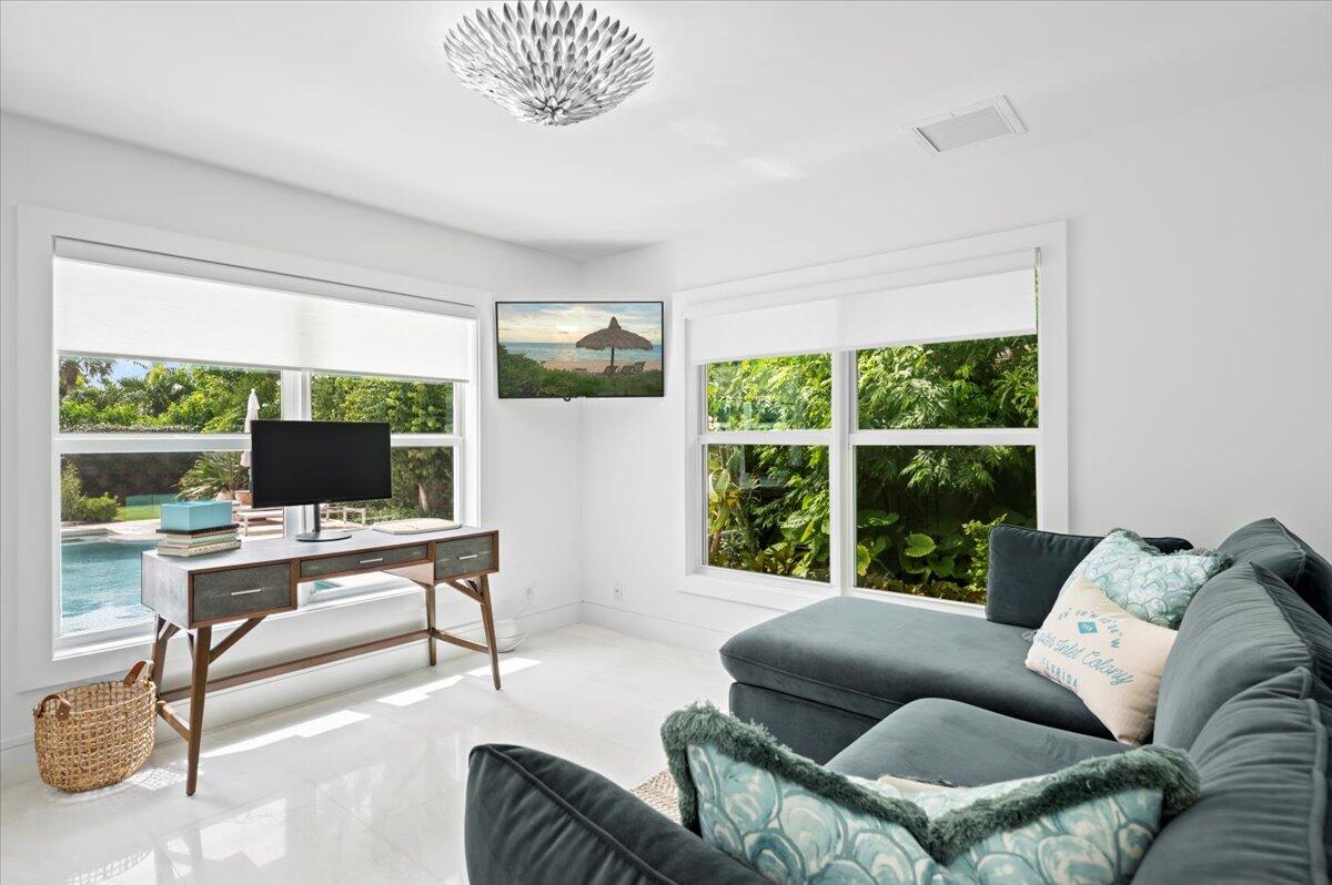 160 Beacon Lane Jupiter Inlet Colony, FL 33469 - Photo 31 of 56 44-LUX4316.jpg1