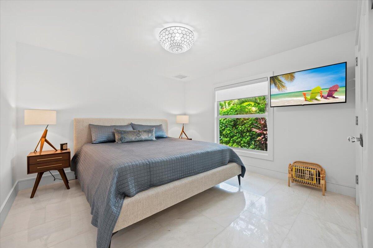 160 Beacon Lane Jupiter Inlet Colony, FL 33469 - Photo 33 of 56 34-LUX4275.jpg1
