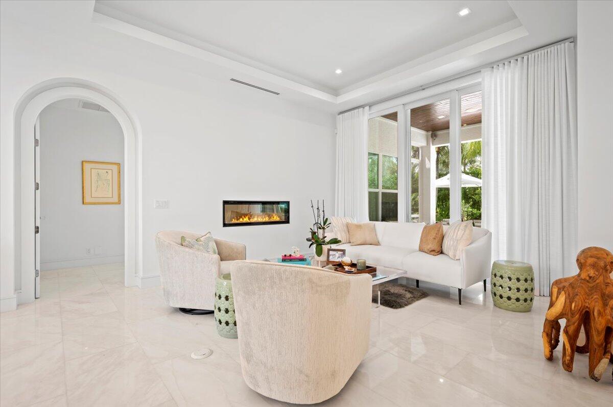 160 Beacon Lane Jupiter Inlet Colony, FL 33469 - Photo 10 of 56 16-LUX4210.jpg1
