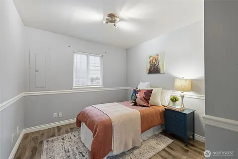 $649,900 | 2502 Northeast 7th Street, Renton, WA 98056