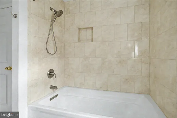 $975,000 | 5693 Cottageville Lane, Doylestown, PA 18902