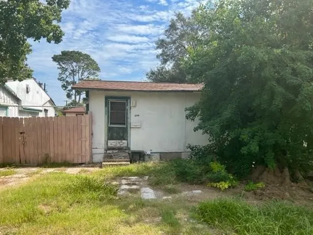 $48,000 | 205 Earl Street, Clute, TX 77531