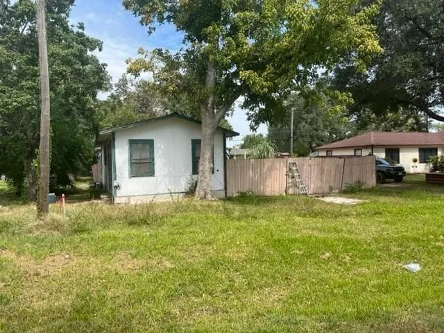 $48,000 | 205 Earl Street, Clute, TX 77531