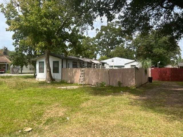 205 Earl Street Clute, TX 77531 - Photo 5 of 6