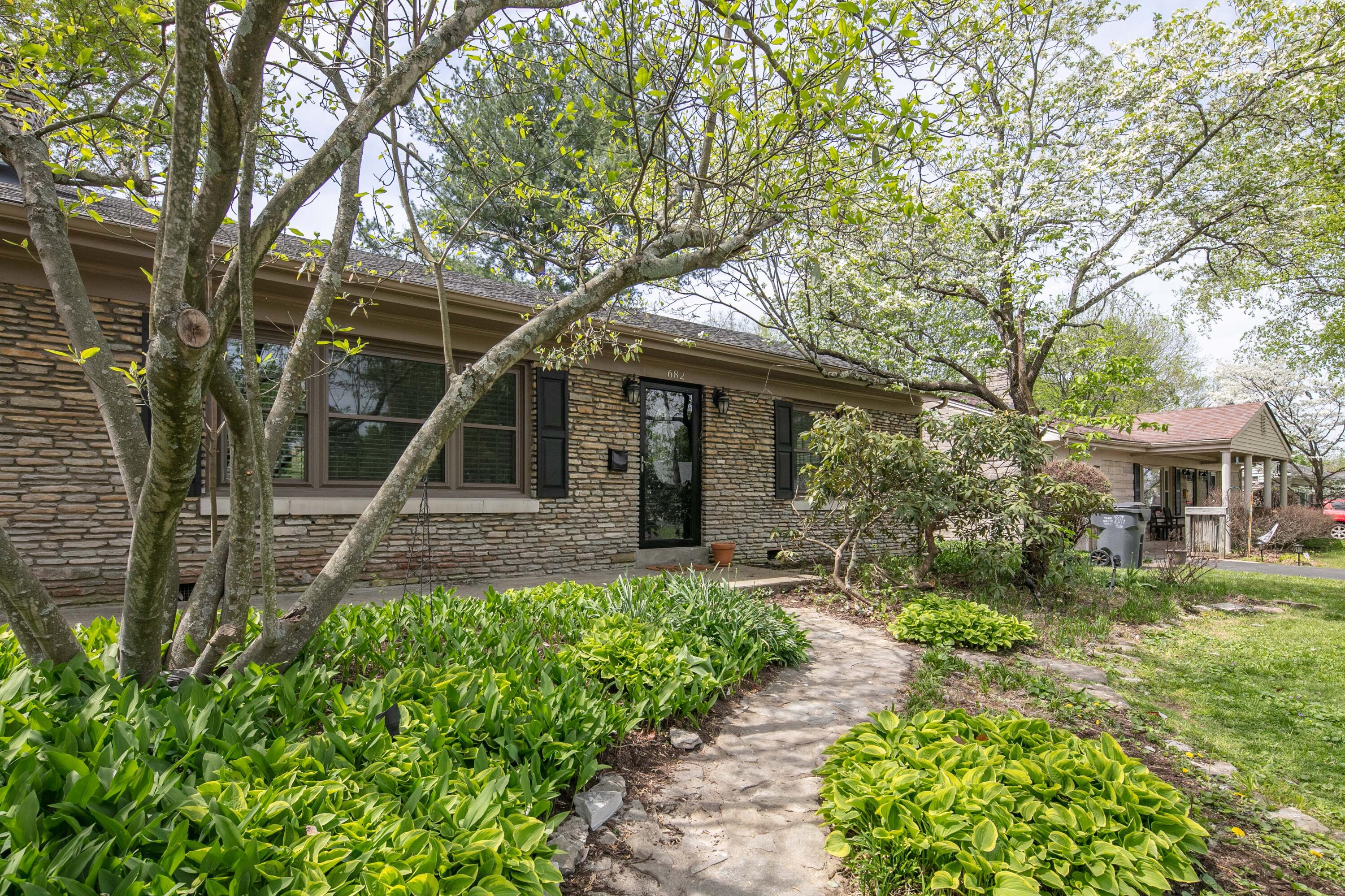 682 Springhurst Drive Lexington, KY 40503 - Photo 1 of 17 682 Springhurst