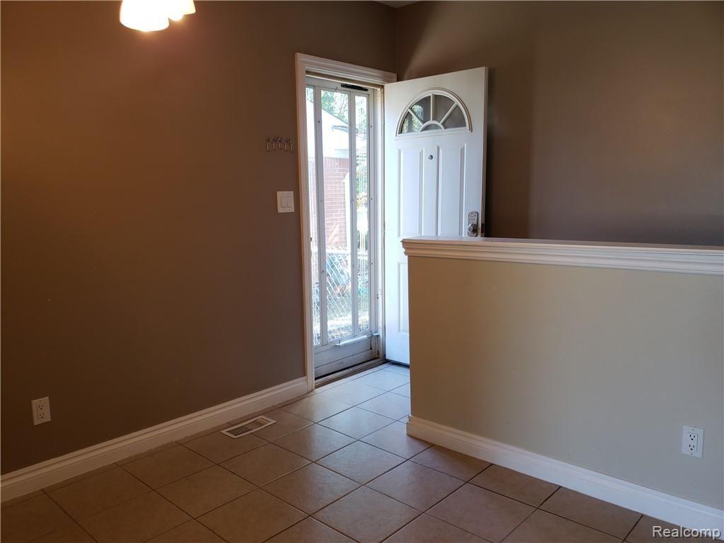 39948 Koppernick Road Canton, MI 48187 - Photo 11 of 38 20180929_140942.jpg
