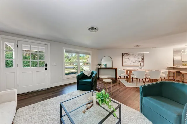 $719,300 | 2132 Hyde Park Circle, Sarasota, FL 34239