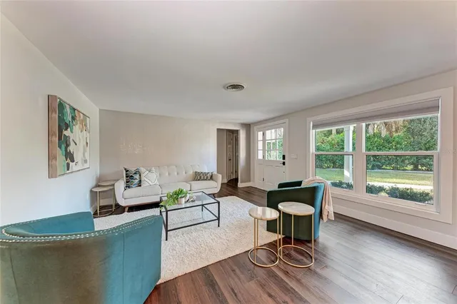 $719,300 | 2132 Hyde Park Circle, Sarasota, FL 34239