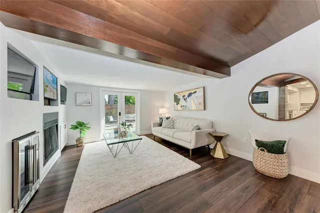 $719,300 | 2132 Hyde Park Circle, Sarasota, FL 34239