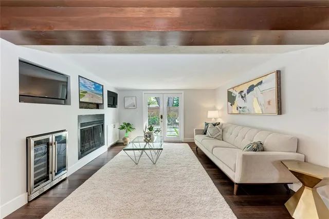 $719,300 | 2132 Hyde Park Circle, Sarasota, FL 34239