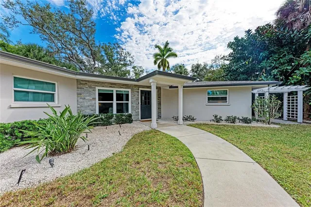 $719,300 | 2132 Hyde Park Circle, Sarasota, FL 34239