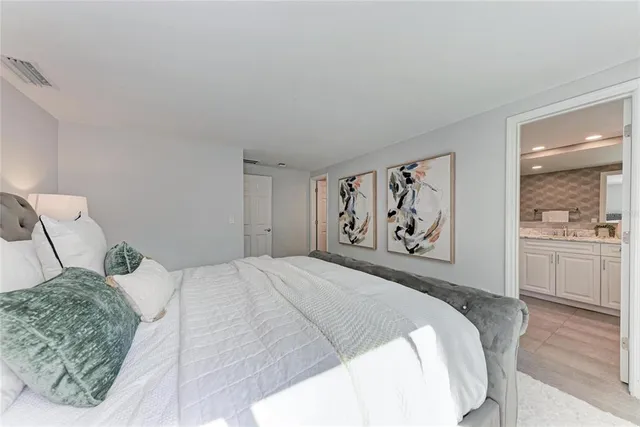 $719,300 | 2132 Hyde Park Circle, Sarasota, FL 34239