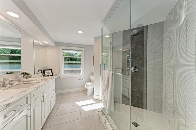 $719,300 | 2132 Hyde Park Circle, Sarasota, FL 34239