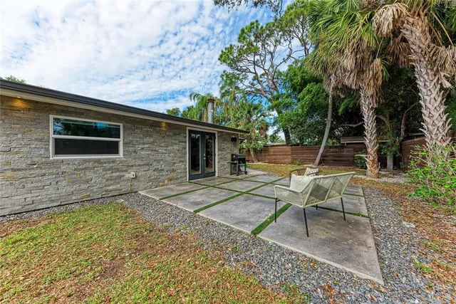 $719,300 | 2132 Hyde Park Circle, Sarasota, FL 34239