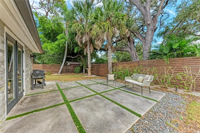 $719,300 | 2132 Hyde Park Circle, Sarasota, FL 34239