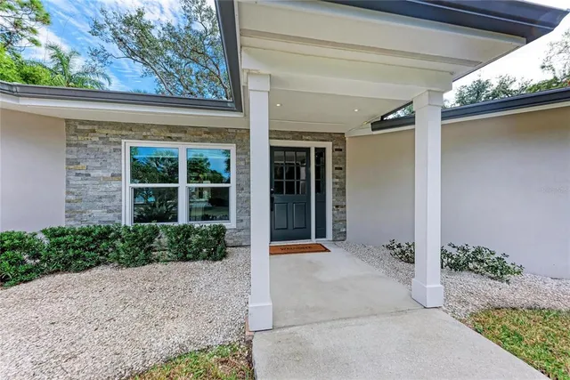 $719,300 | 2132 Hyde Park Circle, Sarasota, FL 34239