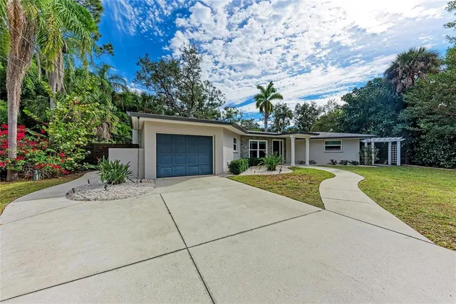 $719,300 | 2132 Hyde Park Circle, Sarasota, FL 34239