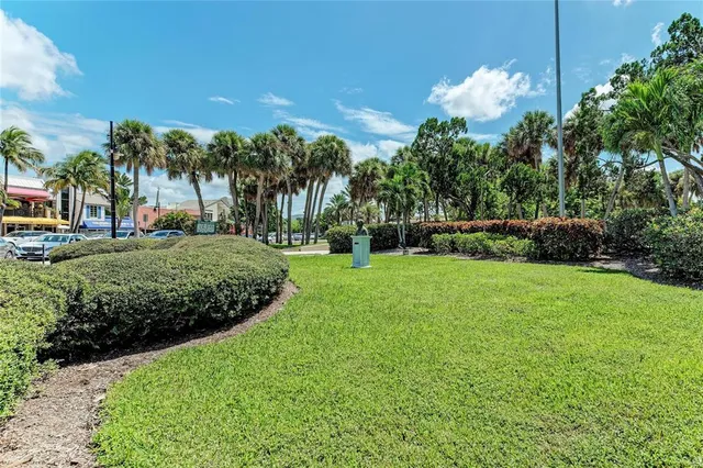 $719,300 | 2132 Hyde Park Circle, Sarasota, FL 34239