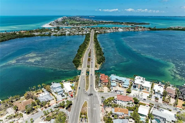 $719,300 | 2132 Hyde Park Circle, Sarasota, FL 34239