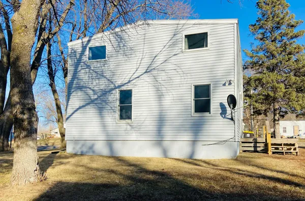 $94,500 | 1168 Prospect Avenue, Windom, MN 56101