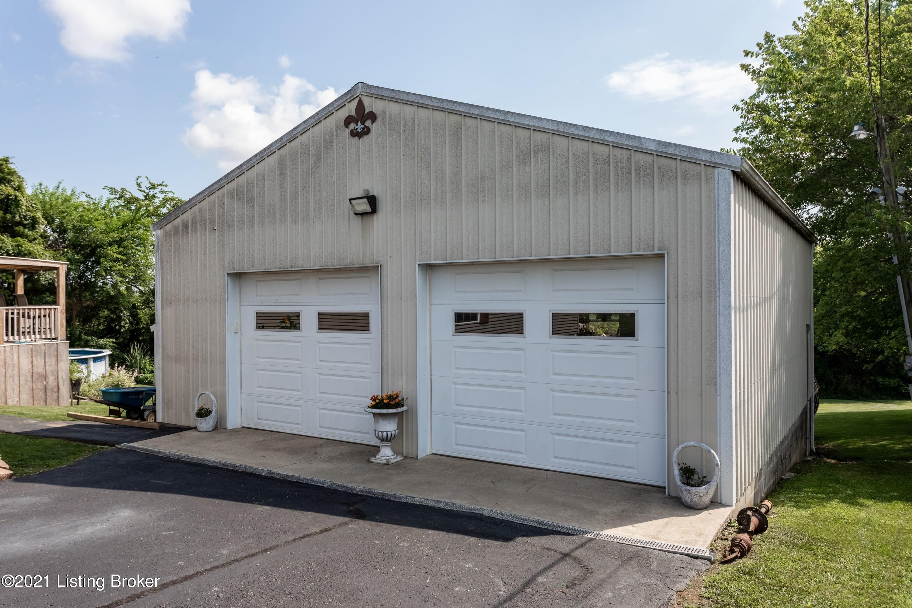 1105 Colonel Cox Road South, Unit S Coxs Creek, KY 40013 - Photo 9 of 49 garage