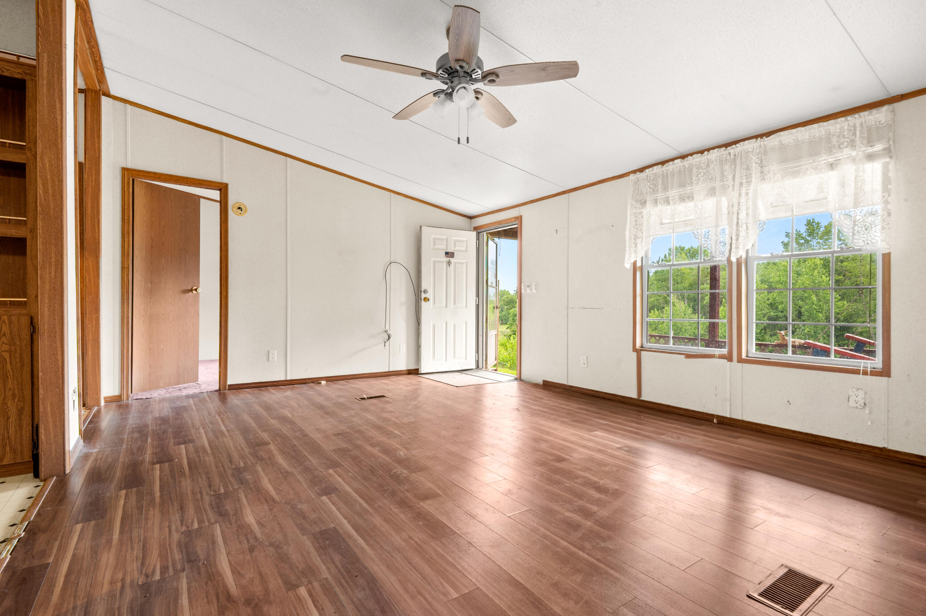 154 Arkle Road Gray, KY 40734 - Photo 8 of 29 Living Room 3