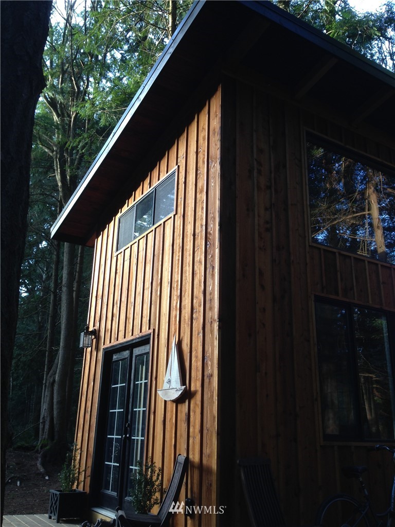 462 Moose Trail Point Roberts, WA 98281 - Photo 1 of 17 a view of balcony