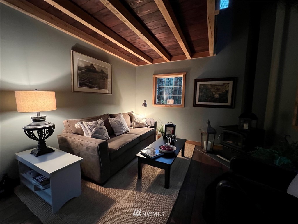 462 Moose Trail Point Roberts, WA 98281 - Photo 4 of 17 a living room with furniture and a lamp