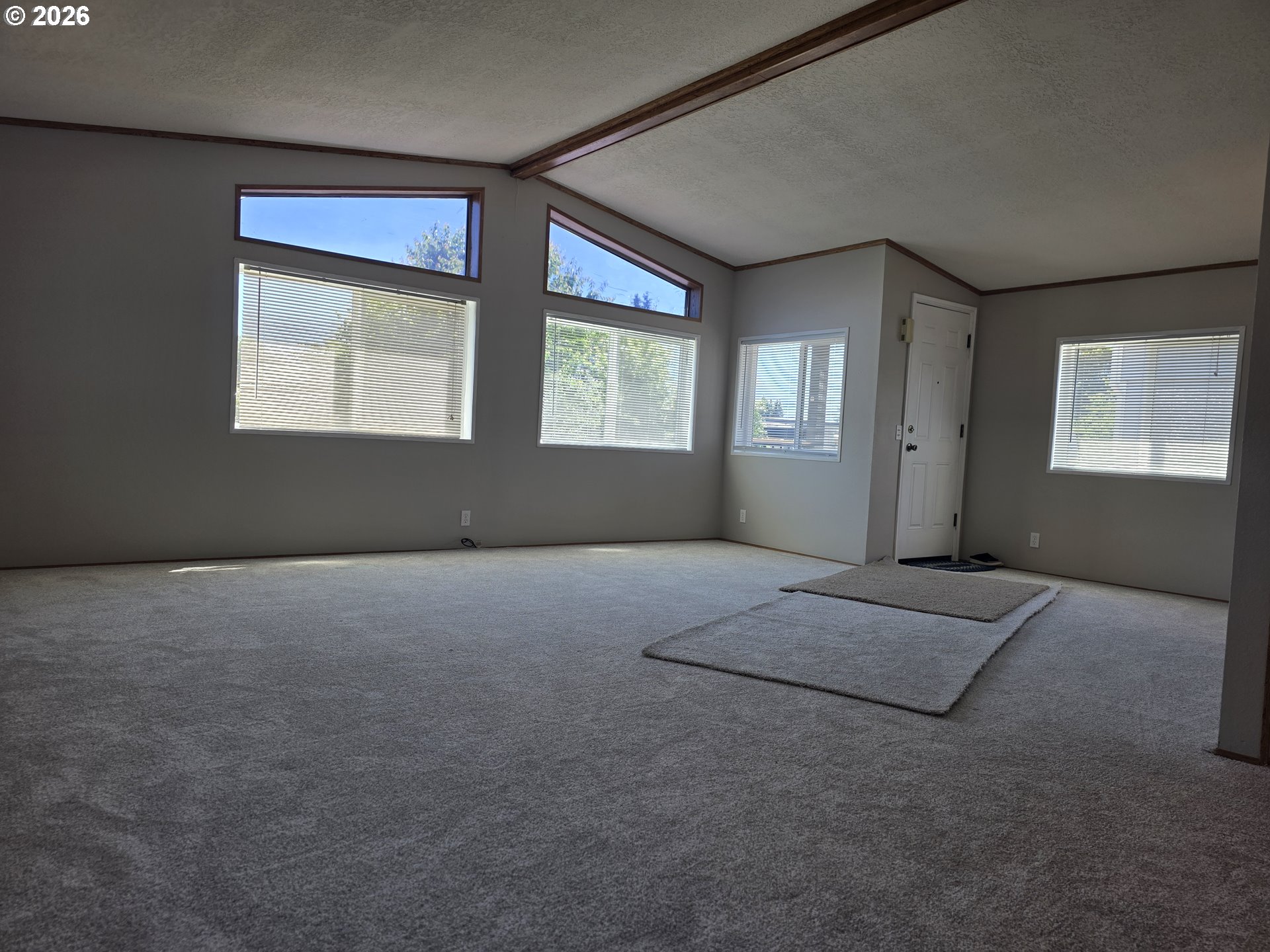 1901 Southeast Minter Bridge Road, Unit 38 Hillsboro, OR 97123 - Photo 4 of 16 Living Room