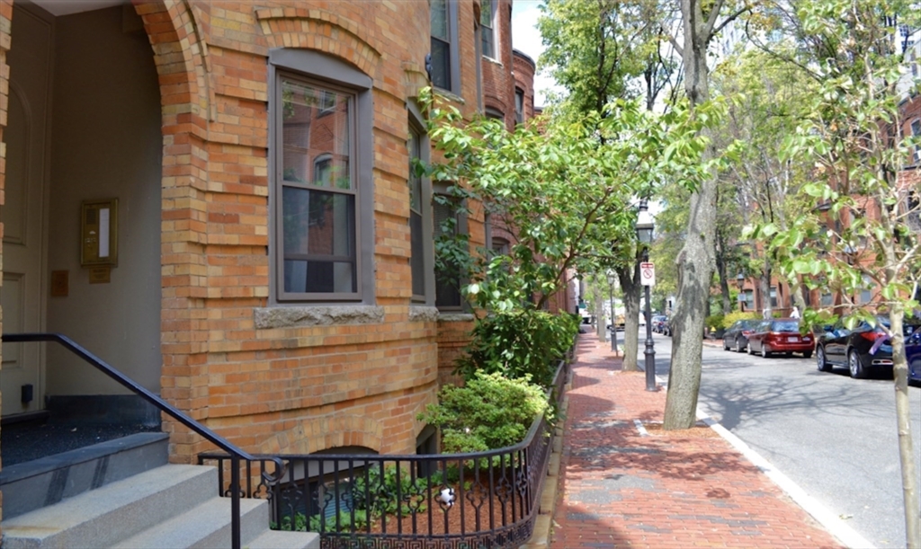67 St Germain Street, Unit 191 Boston, MA 02115 - Photo 11 of 13 a brick building with a large windows